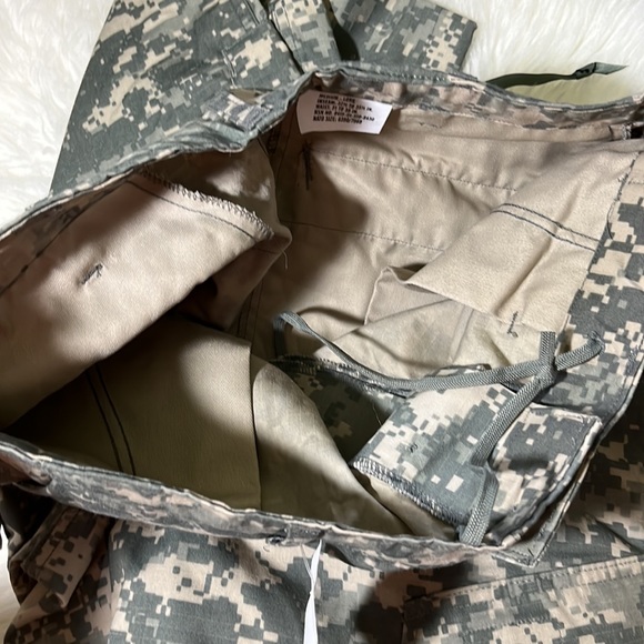 ✨ MAKE OFFER ✨ CAMO COMBAT PANTS - Picture 4 of 7